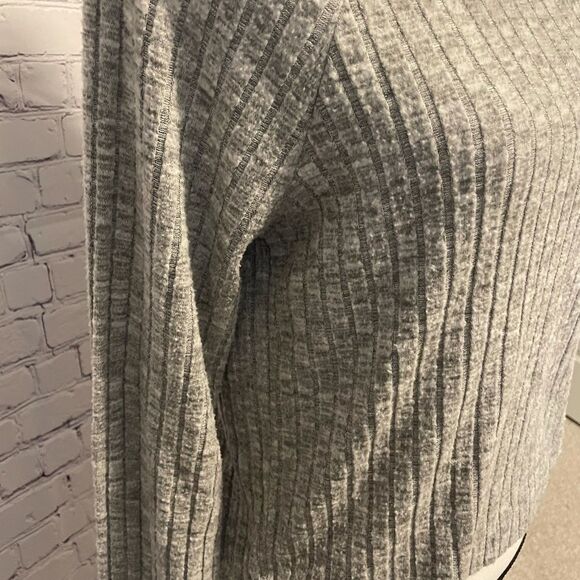 NWOT Me to We Ribbed Grey Crop Sweater - Picture 3 of 6